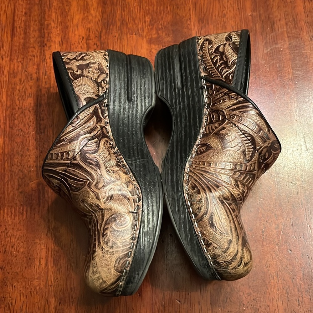 Dansko Brown Leather Clogs with Intricate Pattern Size 36 - Picture 2 of 7